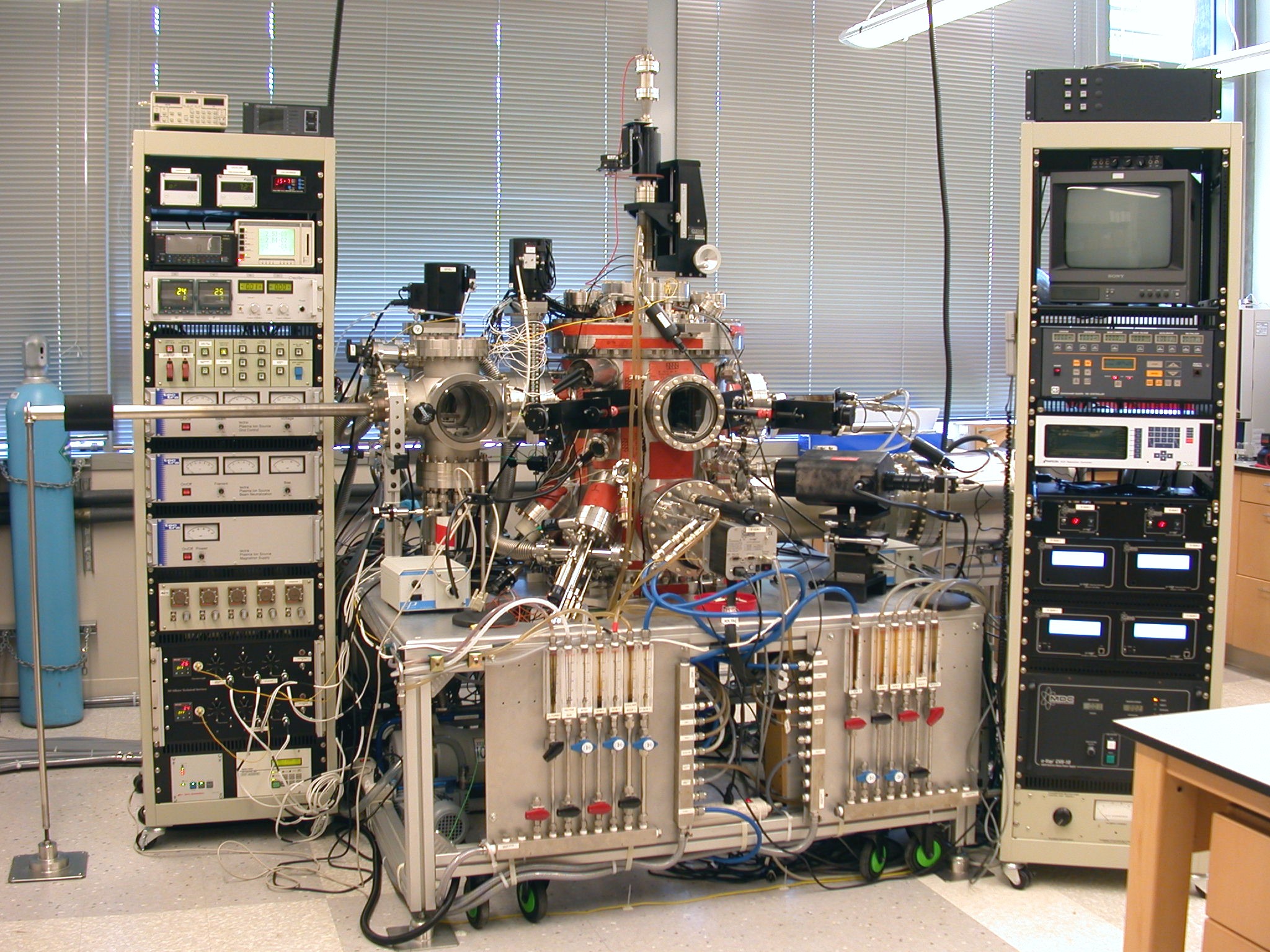 Organic Molecular Beam Epitaxy apparatus